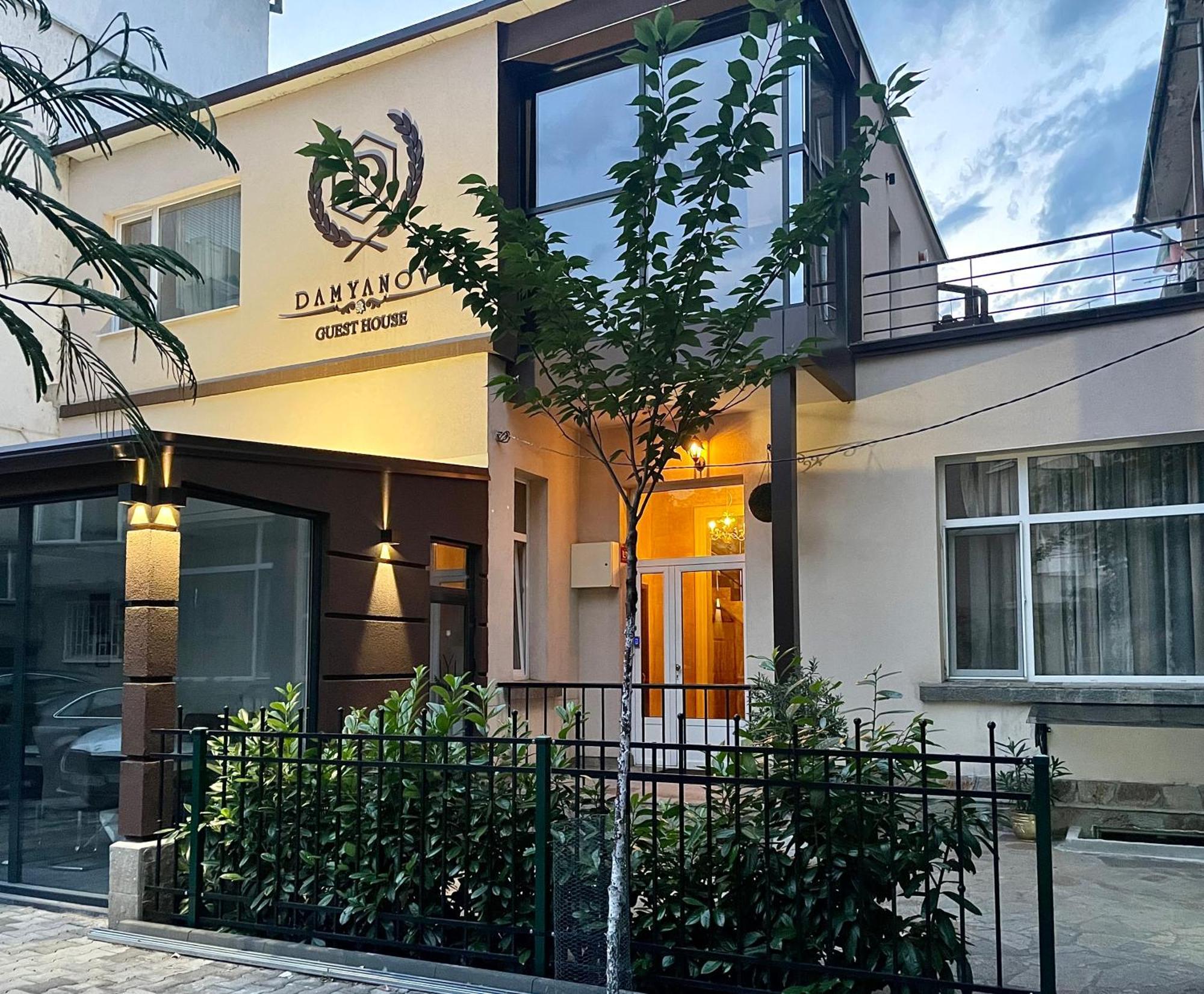 Damyanov House Hotel Kazanluk Bagian luar foto