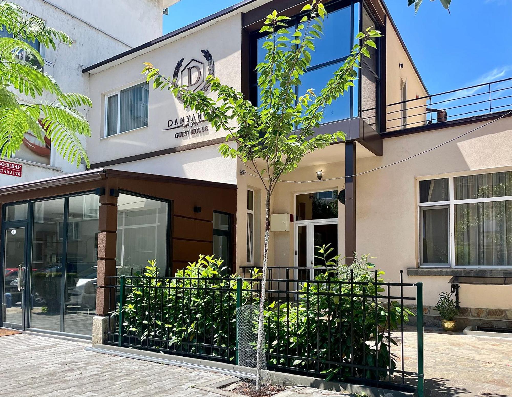 Damyanov House Hotel Kazanluk Bagian luar foto