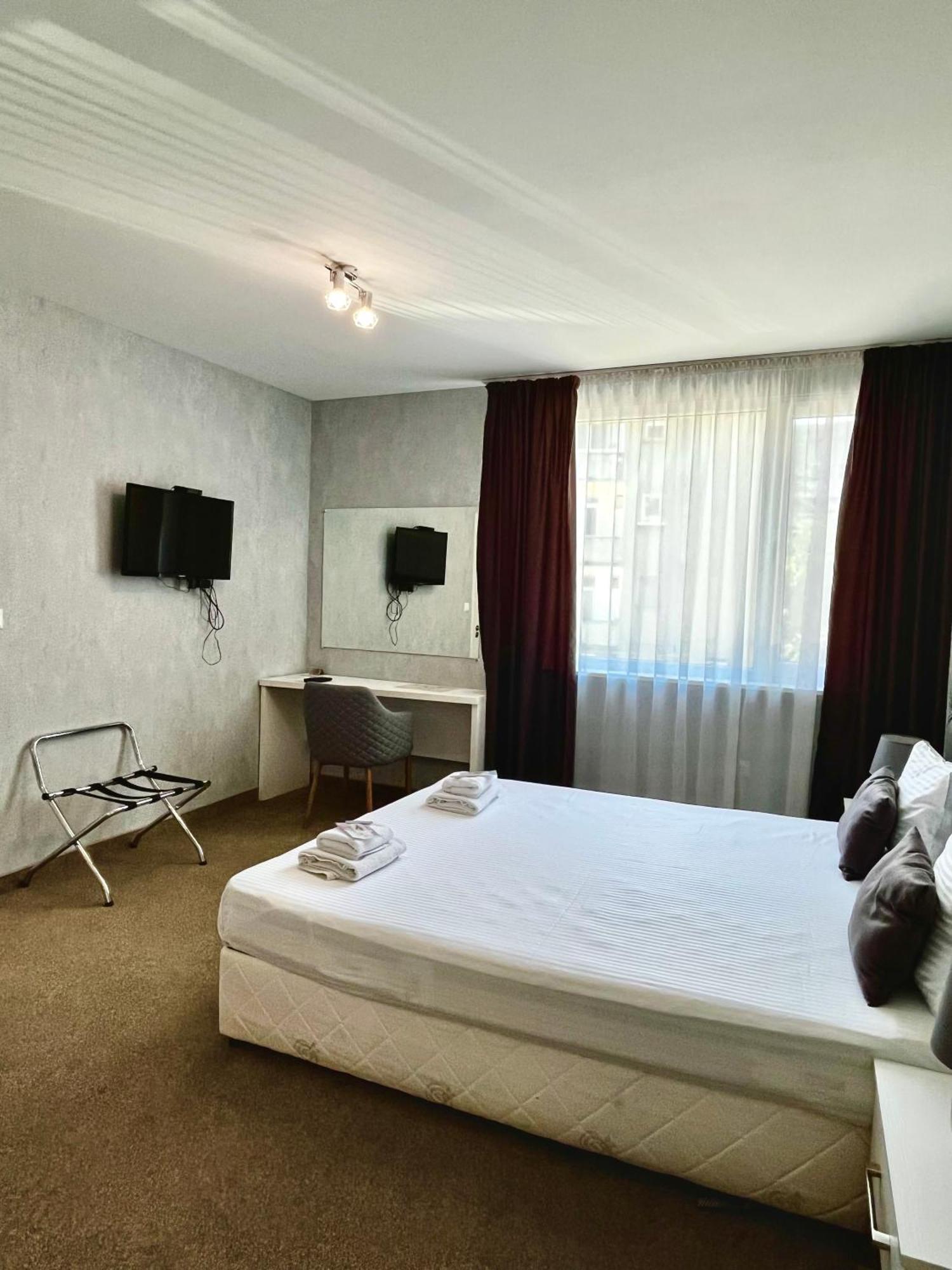 Damyanov House Hotel Kazanluk Bagian luar foto